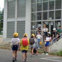 牛久小学校の委員会活動（あいさつ運動）