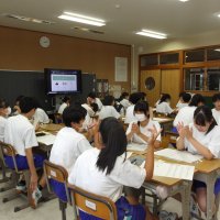 ２年生　校外学習事前学習を行いました。